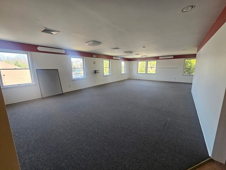 More Photos Of 100 Quarry Rd, Hamburg Medical For Lease