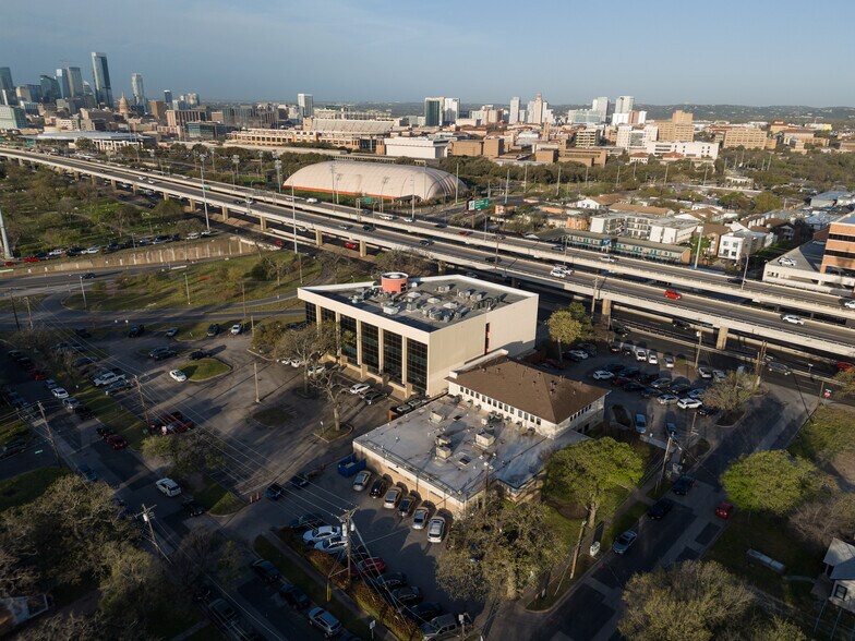 More Photos Of 2909 I-35, Austin Medical For Sale