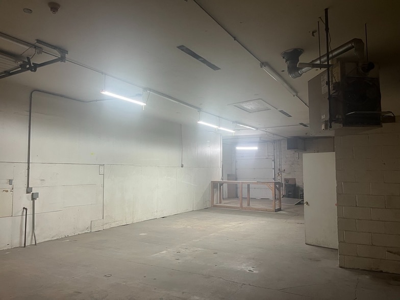 More Photos Of 1728 E New York St, Indianapolis Light Distribution For Sale