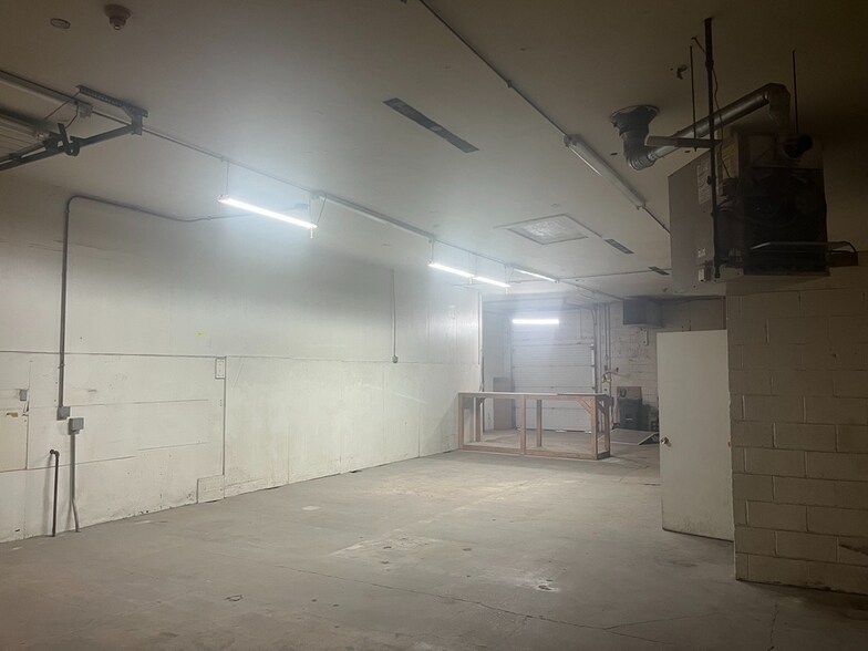 More Photos Of 1728 E New York St, Indianapolis Light Distribution For Sale