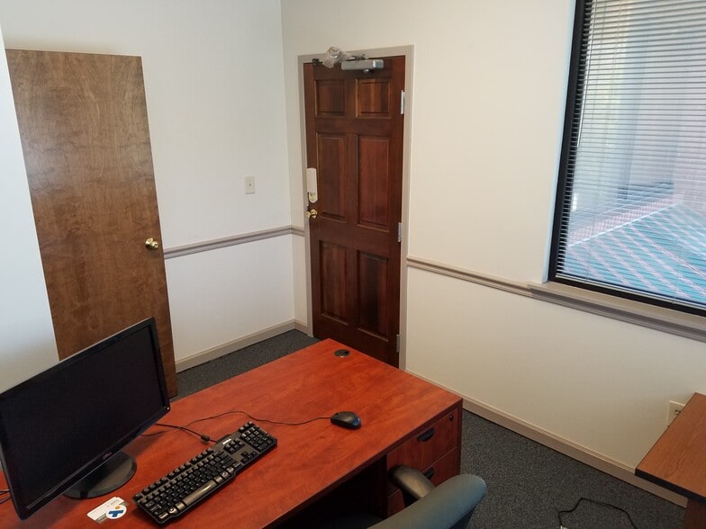 More Photos Of 1802 Williamson Ct, Brentwood Office For Lease