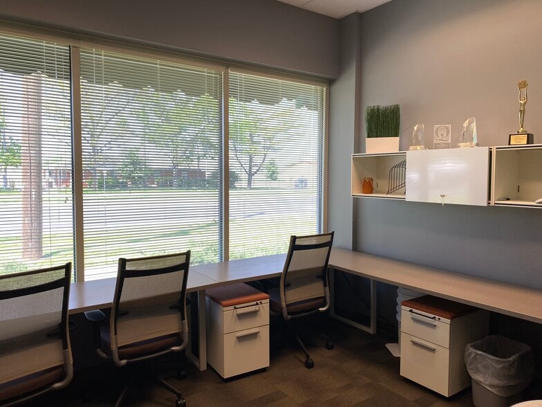 More Photos Of 4929 E 96th St, Indianapolis Office For Sale