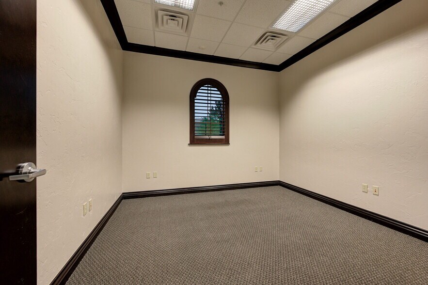 More Photos Of 4509-4513 Memorial Cir, Oklahoma City Office For Sale