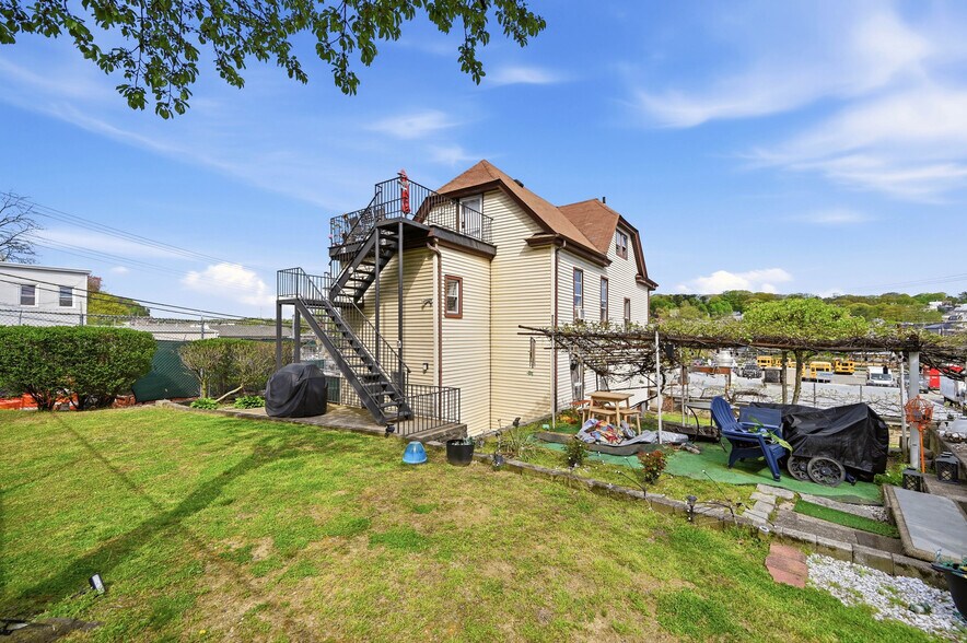 More Photos Of 775 Nepperhan Ave, Yonkers Multifamily For Sale