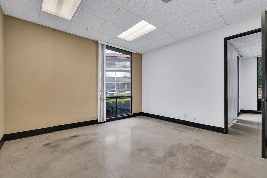 More Photos Of 550 N Golden Circle Dr, Santa Ana Office For Lease