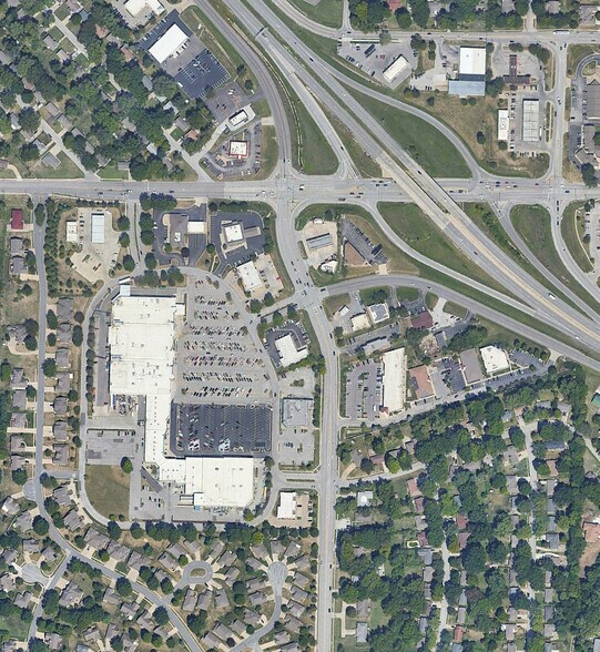 More Photos Of 403-447 SW Ward Rd, Lee's Summit Storefront Retail Office For Lease