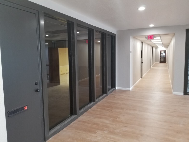 More Photos Of 2865 E Skelly Dr, Tulsa Medical For Lease