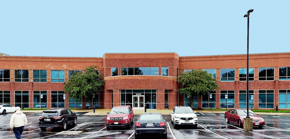 More Photos Of 22375 Broderick Dr, Sterling Office For Sale