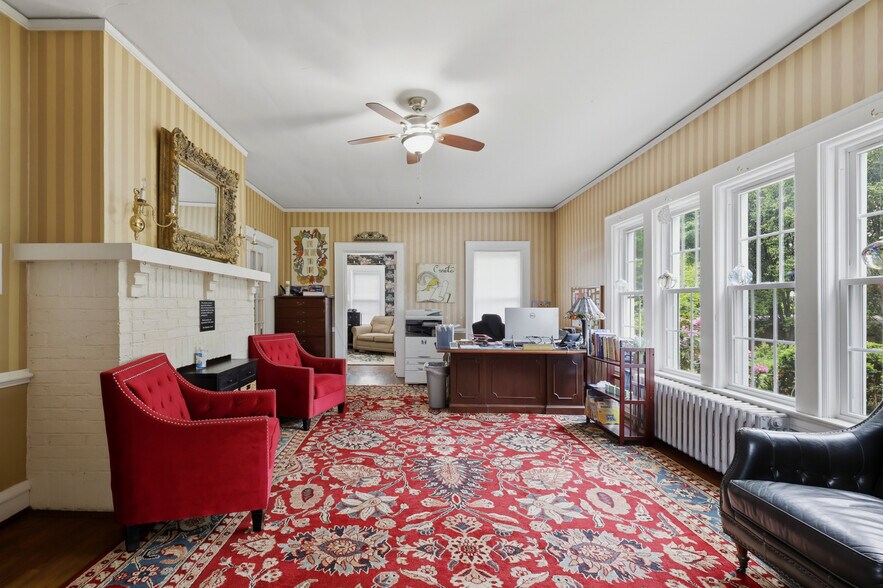 More Photos Of 18697 Forest Rd, Lynchburg Office For Sale