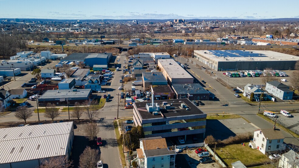 More Photos Of 727 Honeyspot Rd, Stratford Office Residential For Lease