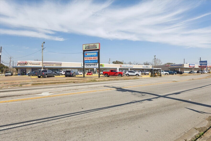 More Photos Of 7105 Lawndale St, Houston General Retail For Lease