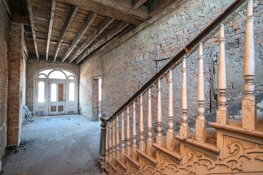 More Photos Of 706 N Main St, Columbia Office Residential For Sale