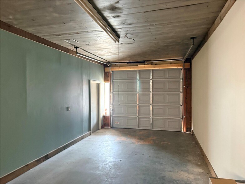 More Photos Of 1309 Conrad Hilton Blvd, Cisco Auto Repair For Sale