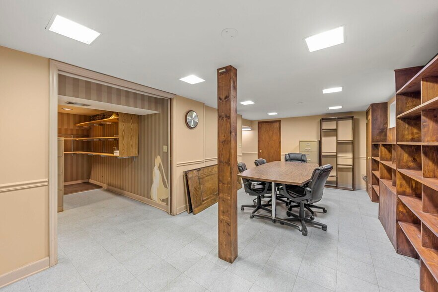 More Photos Of 305 S Naperville Rd, Wheaton Office For Sale