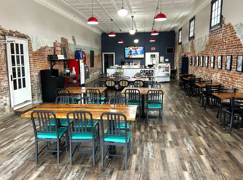 More Photos Of 200 W Main St, Council Grove Storefront Retail Residential For Sale