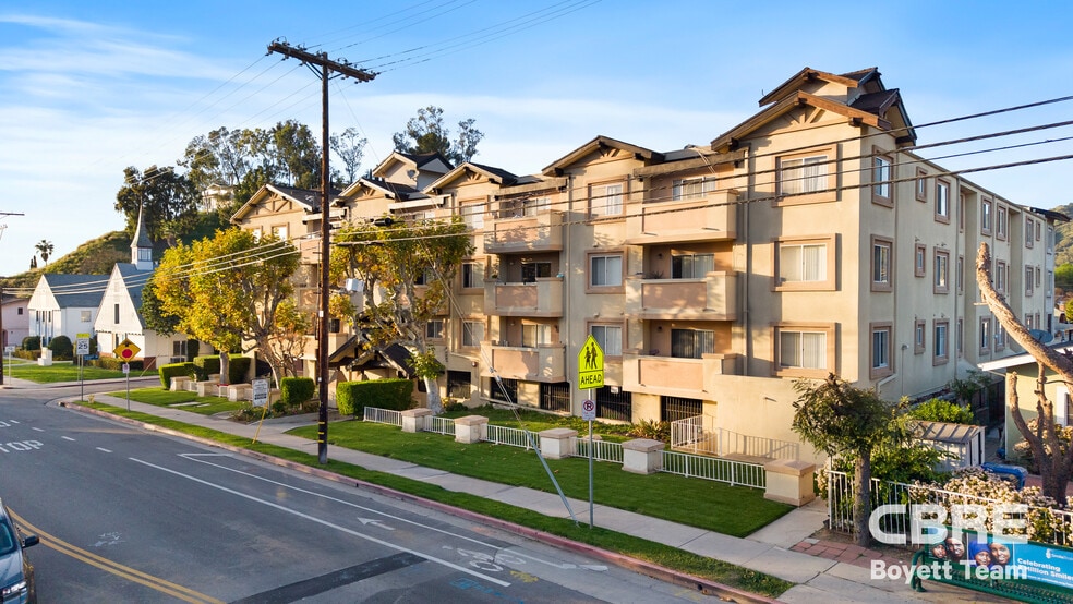 More Photos Of 1615 Yosemite Dr, Los Angeles Apartments For Sale