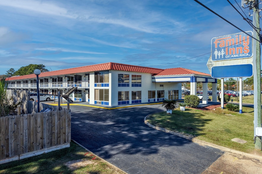 More Photos Of 900 W I-65 Service Rd S, Mobile Hotel For Sale