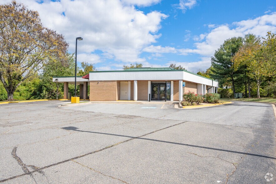 More Photos Of 9412 Livingston Rd, Fort Washington Bank For Lease