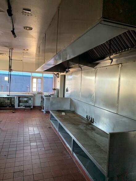 More Photos Of 9220 Gulf Fwy, Houston Freestanding For Lease