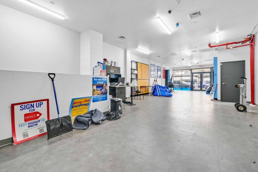 More Photos Of 5652 Myrtle Ave, Ridgewood Apartments For Lease