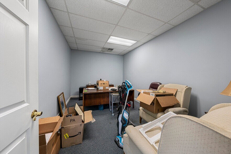 More Photos Of 318 S Green St, Glasgow Office For Sale