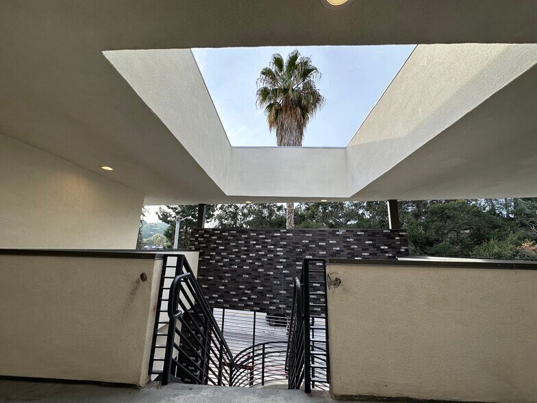 More Photos Of 13223 Ventura Blvd, Studio City Office For Lease