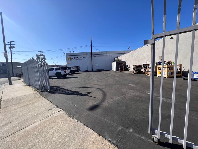 More Photos Of 1312 W Esther St, Long Beach Warehouse For Lease