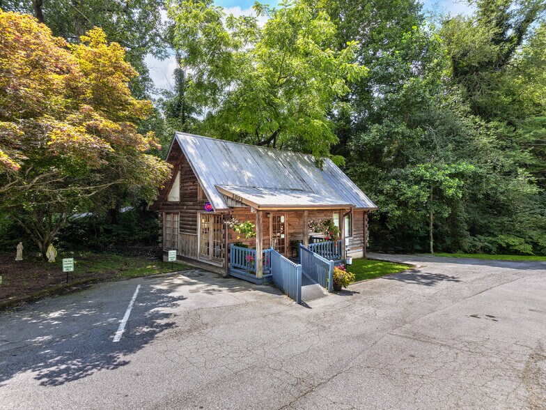 More Photos Of 1001 Greenville Hwy, Hendersonville Medical For Lease