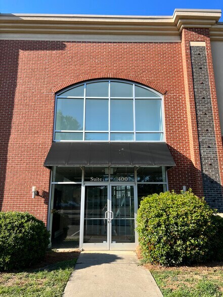 More Photos Of 10624 Metromont Pky, Charlotte Showroom For Sale