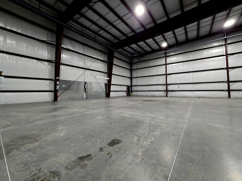 More Photos Of 231 Commerce Dr, Fall River Warehouse For Lease