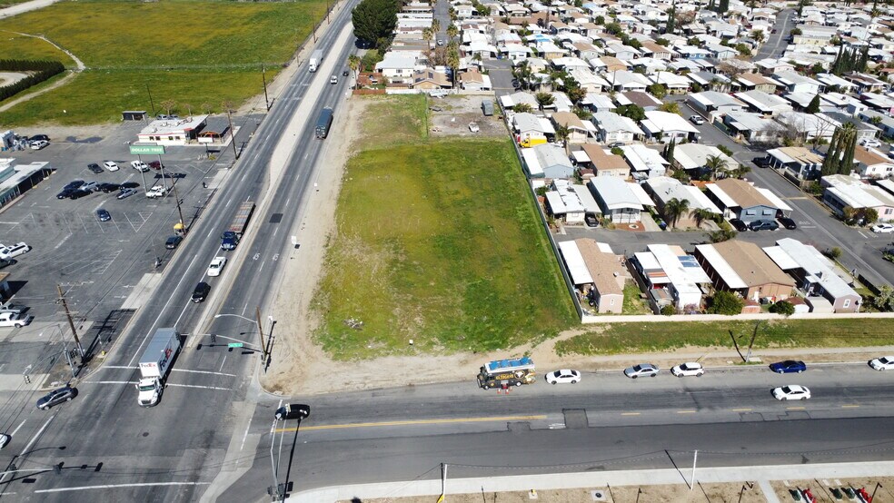 More Photos Of Cedar @ Santa Ana Ave, Bloomington Land For Lease