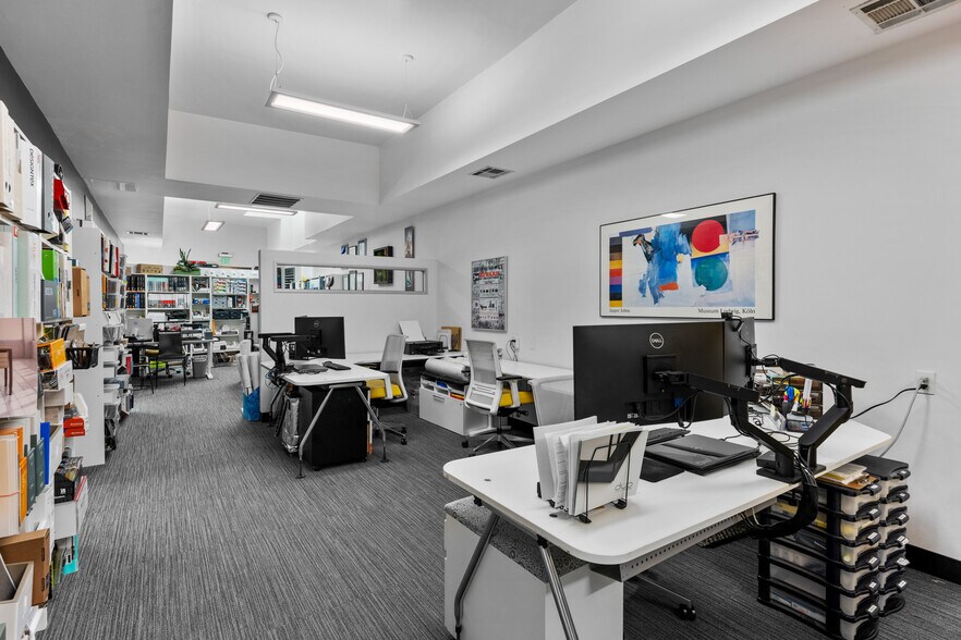 More Photos Of 10215 Santa Monica Blvd, Los Angeles Office For Sale