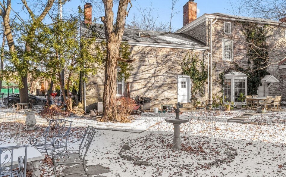 More Photos Of 43 Crown St, Kingston Office For Lease