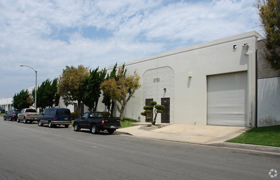 Primary Photo Of 5781-5791 Machine Dr, Huntington Beach Manufacturing For Lease