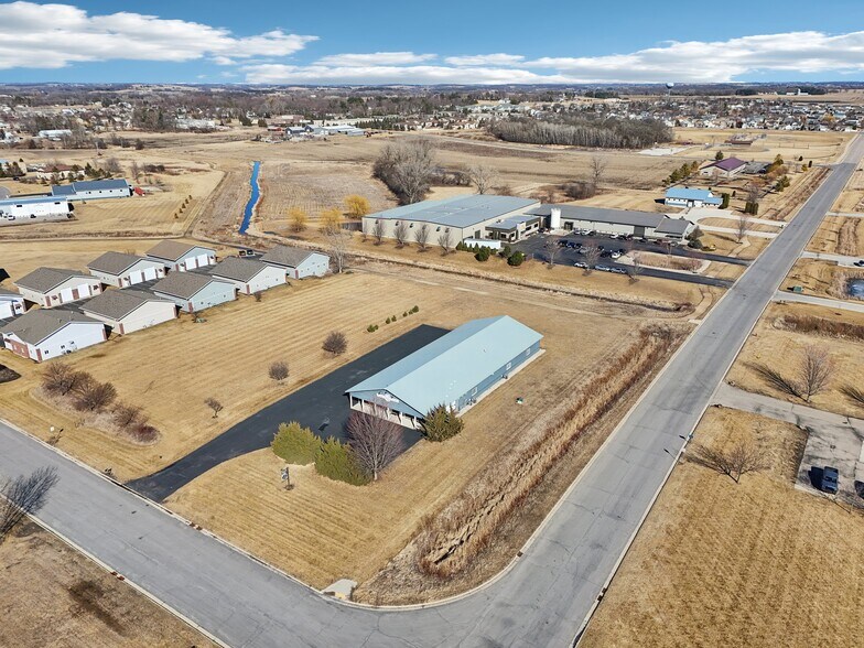 More Photos Of 680 Enterprise Dr, Lake Mills Freestanding For Lease