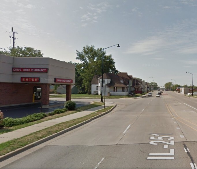 More Photos Of 1602 Kishwaukee St, Rockford Freestanding For Lease