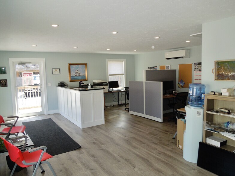 More Photos Of 32 Samoset St, Plymouth Storefront Retail Office For Lease