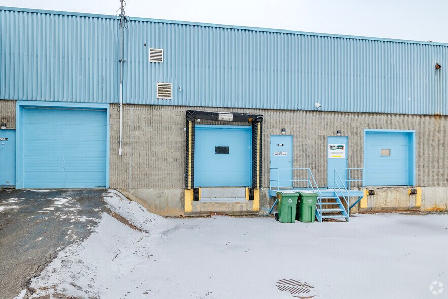 More Photos Of 509-549 Av Lépine, Dorval Warehouse For Lease
