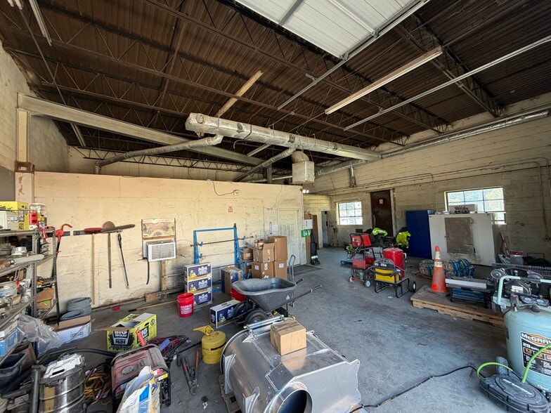 More Photos Of 5720 Bayside Rd, Virginia Beach Service For Lease