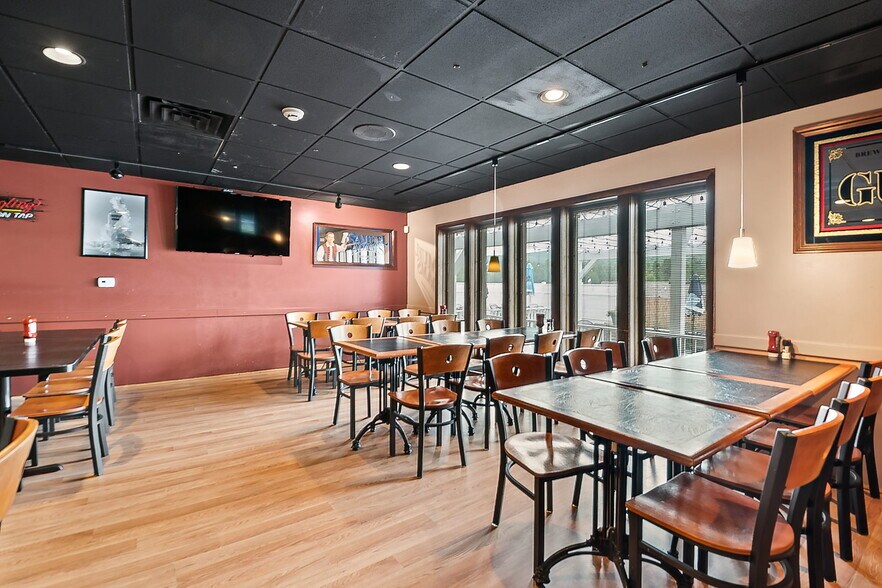 More Photos Of 380 Coal St, Wilkes Barre Freestanding For Lease