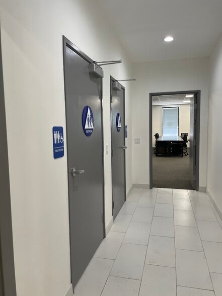 More Photos Of 3031 W Olympic Blvd, Los Angeles Freestanding For Lease
