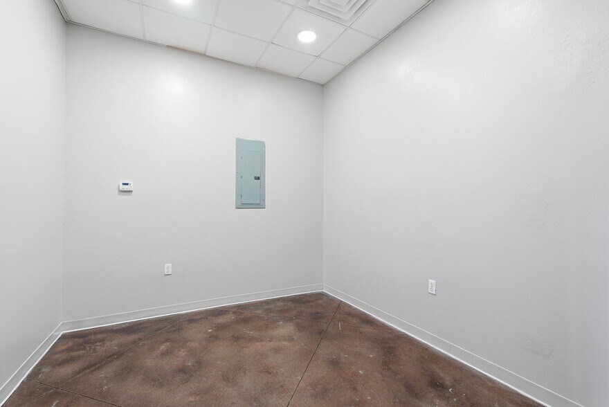 More Photos Of 10819 Stagecoach Rd, Little Rock Office For Sale