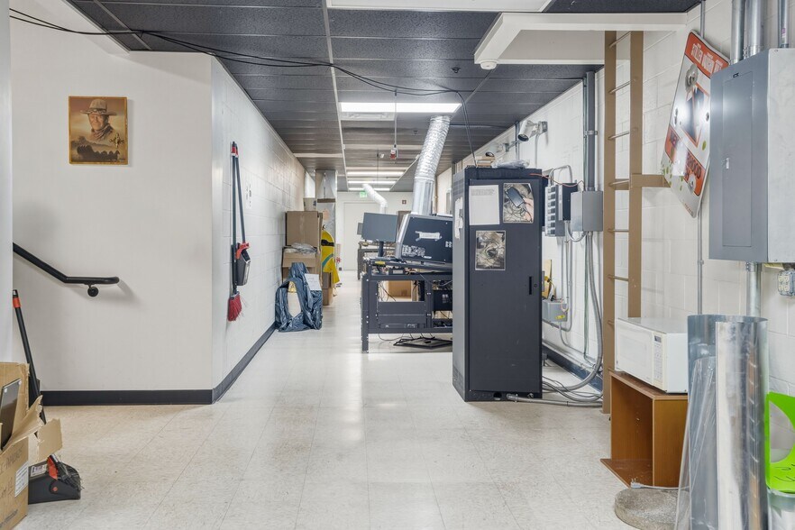 More Photos Of 655 N Opportunity Dr, Columbia City Movie Radio TVStudio For Sale