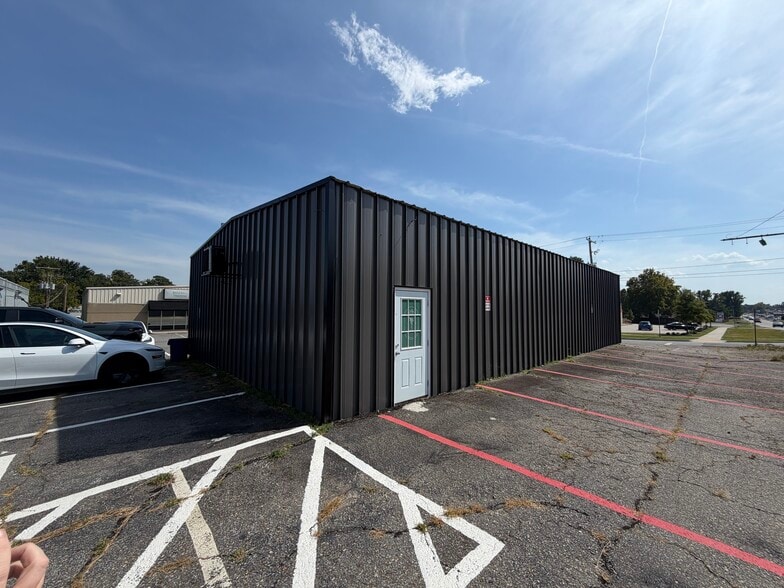 Primary Photo Of 219 S 2nd St, Cabot Auto Repair For Lease