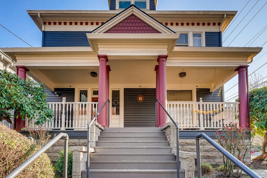 More Photos Of 1634 NW Everett St, Portland Apartments For Sale