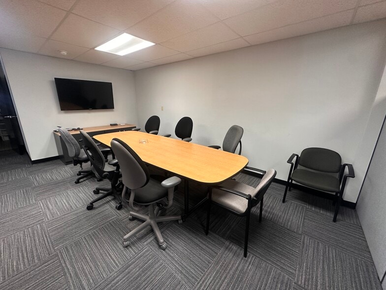 More Photos Of 5171 Plainfield Ave NE, Grand Rapids Medical For Lease