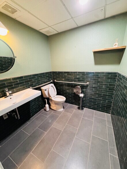 More Photos Of 55 1st St, Lakeport Medical For Lease