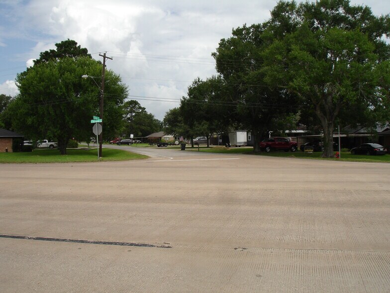 More Photos Of 3207 W Parkwood Ave, Friendswood Land For Sale