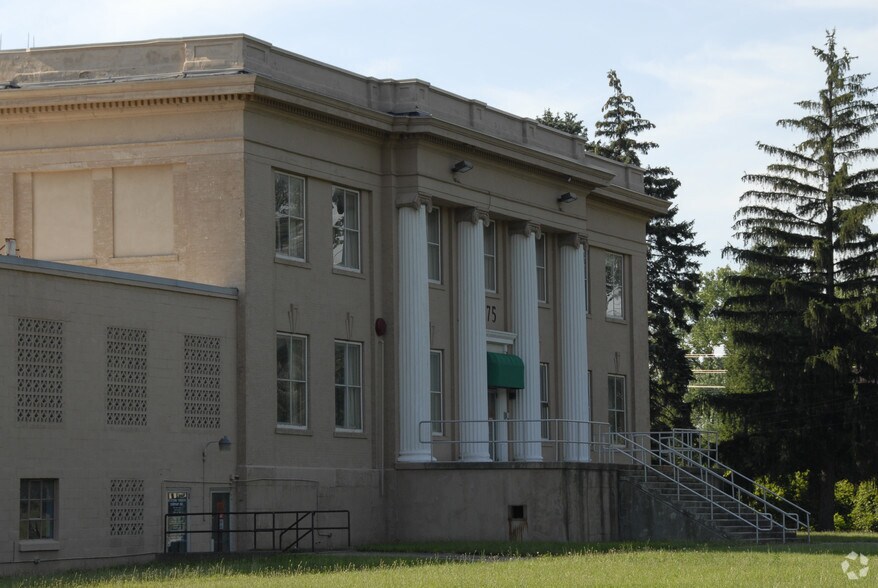 More Photos Of 1575 Lake St, Elmira Manufacturing For Lease