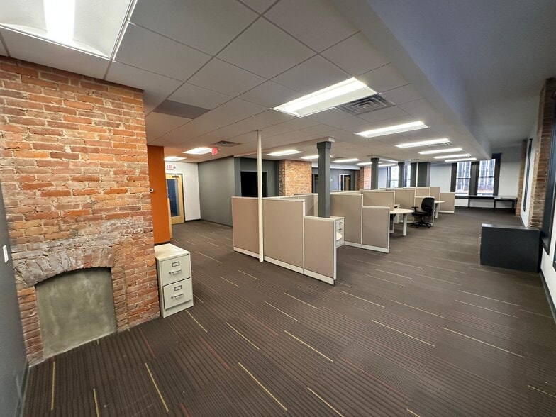 More Photos Of 2217 E 9th St, Cleveland Office For Lease